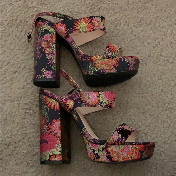 NWOT Qupid Floral Brocade Chunky Platform Heel - Picture 5 of 12